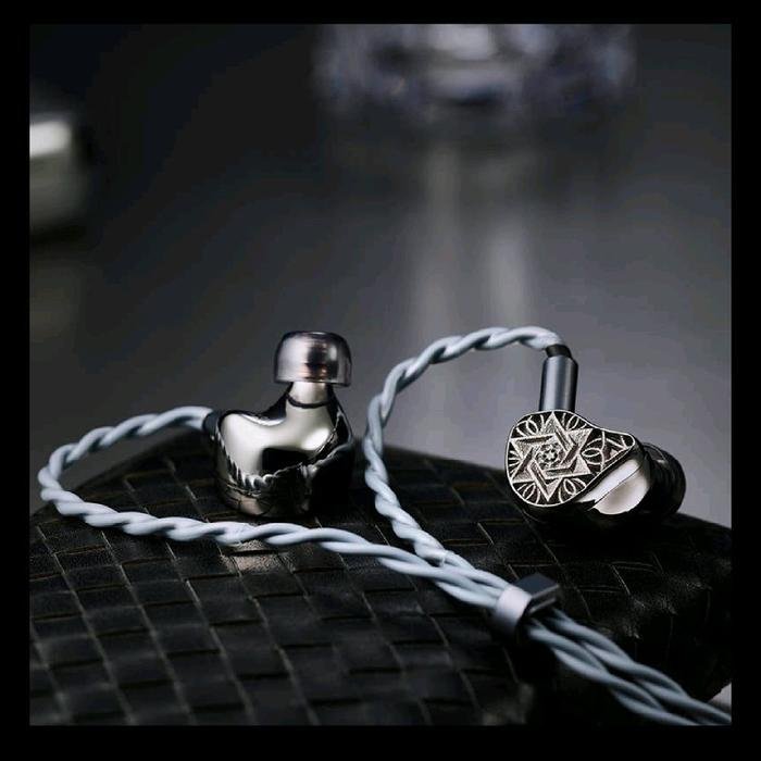 Unique Melody / UM Maven III / Maven 3 Moonshard - Premium 12 Drivers In Ear Monitor Earphone / IEM Original