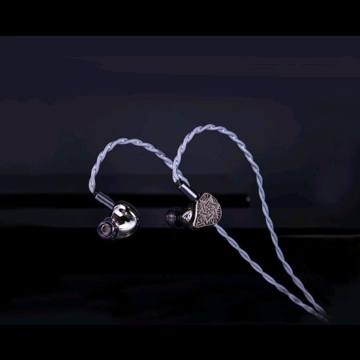 Unique Melody / UM Maven III / Maven 3 Moonshard - Premium 12 Drivers In Ear Monitor Earphone / IEM Original